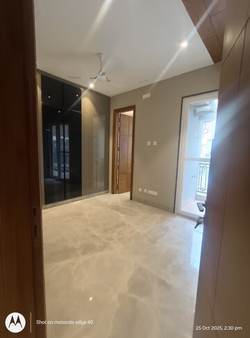 Furnished Amenities in 3 BHK Builder Floor at Kalkaji – for Sale