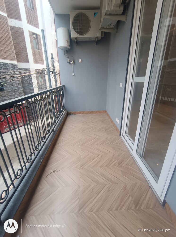 Balcony, kalkaji 3 Bedroom 1500 Sq.Ft. Builder Floor In Kalkaji Delhi 9347502