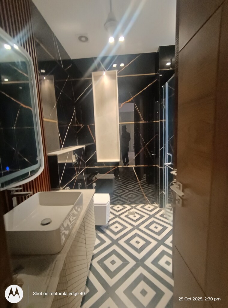 Team Area, kalkaji 3 Bedroom 1500 Sq.Ft. Builder Floor In Kalkaji Delhi 9347502