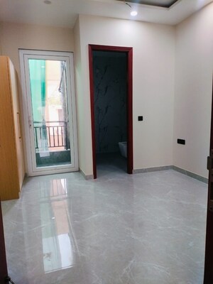 Room in 3 BHK Builder Floor at Sector 15 – for Rent