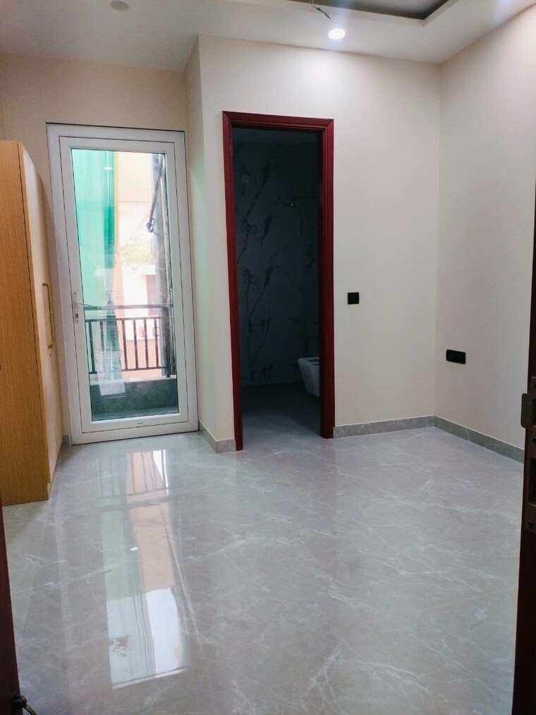 Room, sector 15 3 Bedroom 2000 Sq.Ft. Builder Floor In Sector 15 Gurgaon 9347503