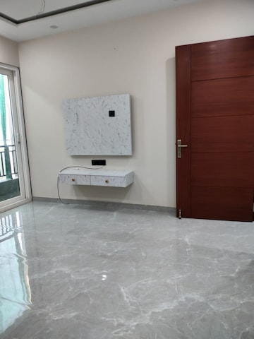Room in 3 BHK Builder Floor at Sector 15 – for Rent