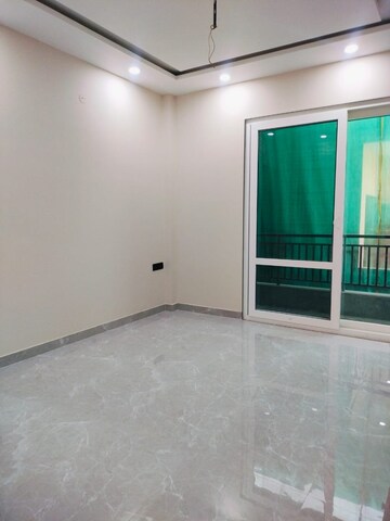 Room in 3 BHK Builder Floor at Sector 15 – for Rent