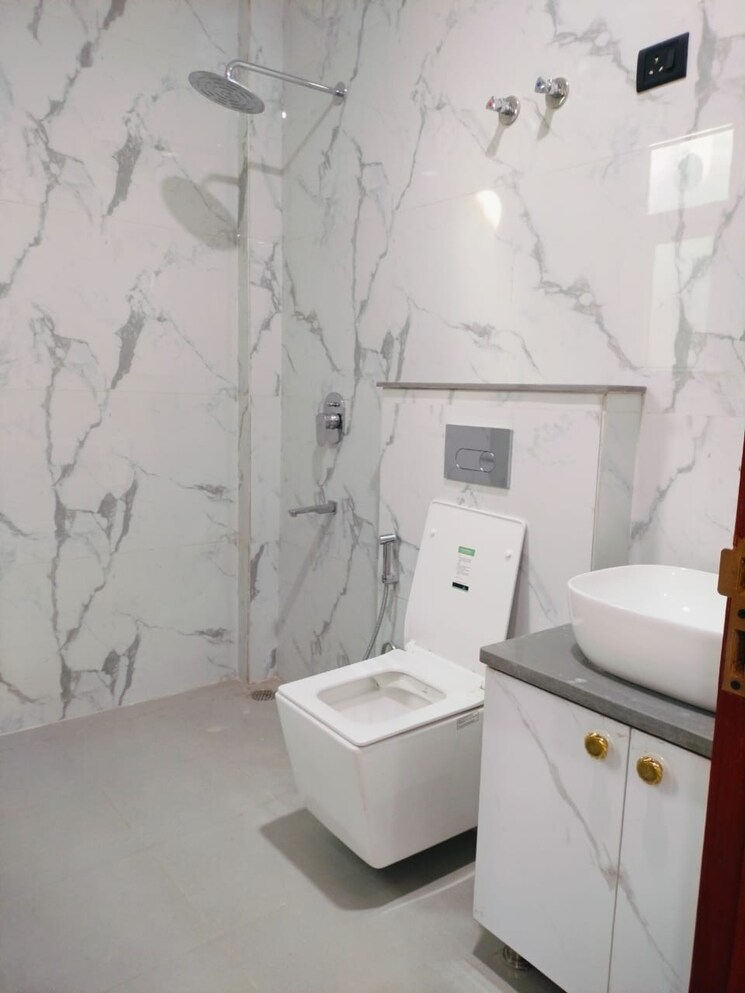 Bathroom, sector 15 3 Bedroom 2000 Sq.Ft. Builder Floor In Sector 15 Gurgaon 9347503