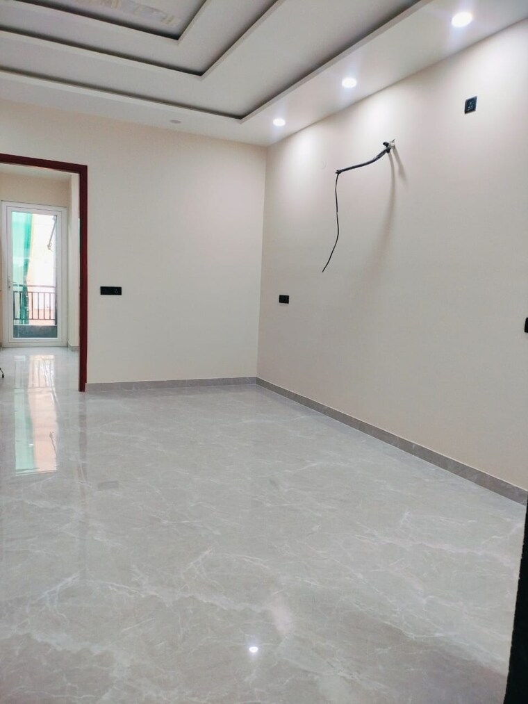 Room, sector 15 3 Bedroom 2000 Sq.Ft. Builder Floor In Sector 15 Gurgaon 9347503