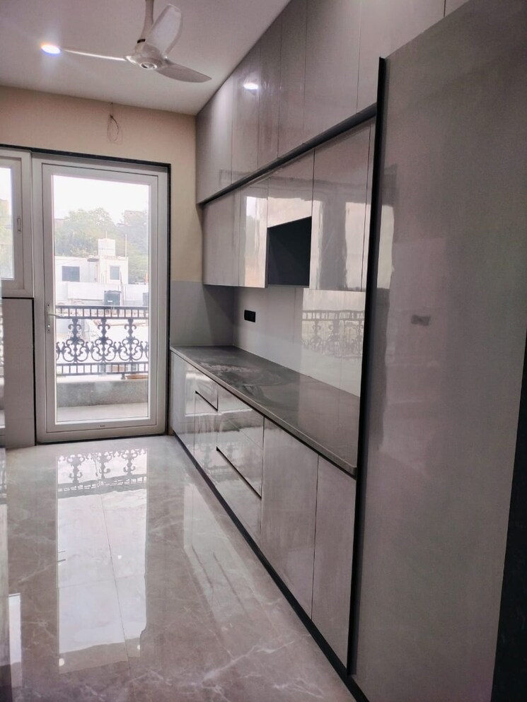 Room, sector 15 3 Bedroom 2000 Sq.Ft. Builder Floor In Sector 15 Gurgaon 9347503