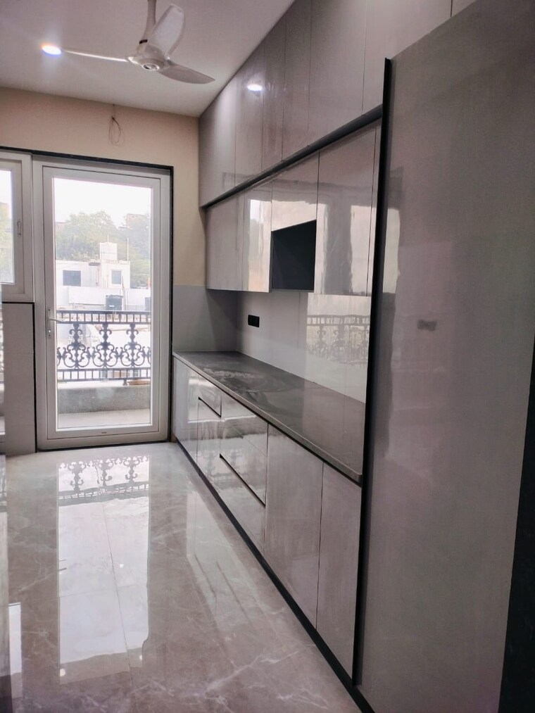 Room, sector 15 3 Bedroom 2000 Sq.Ft. Builder Floor In Sector 15 Gurgaon 9347503