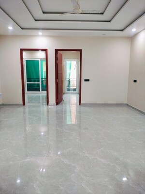 Room in 3 BHK Builder Floor at Sector 15 – for Rent