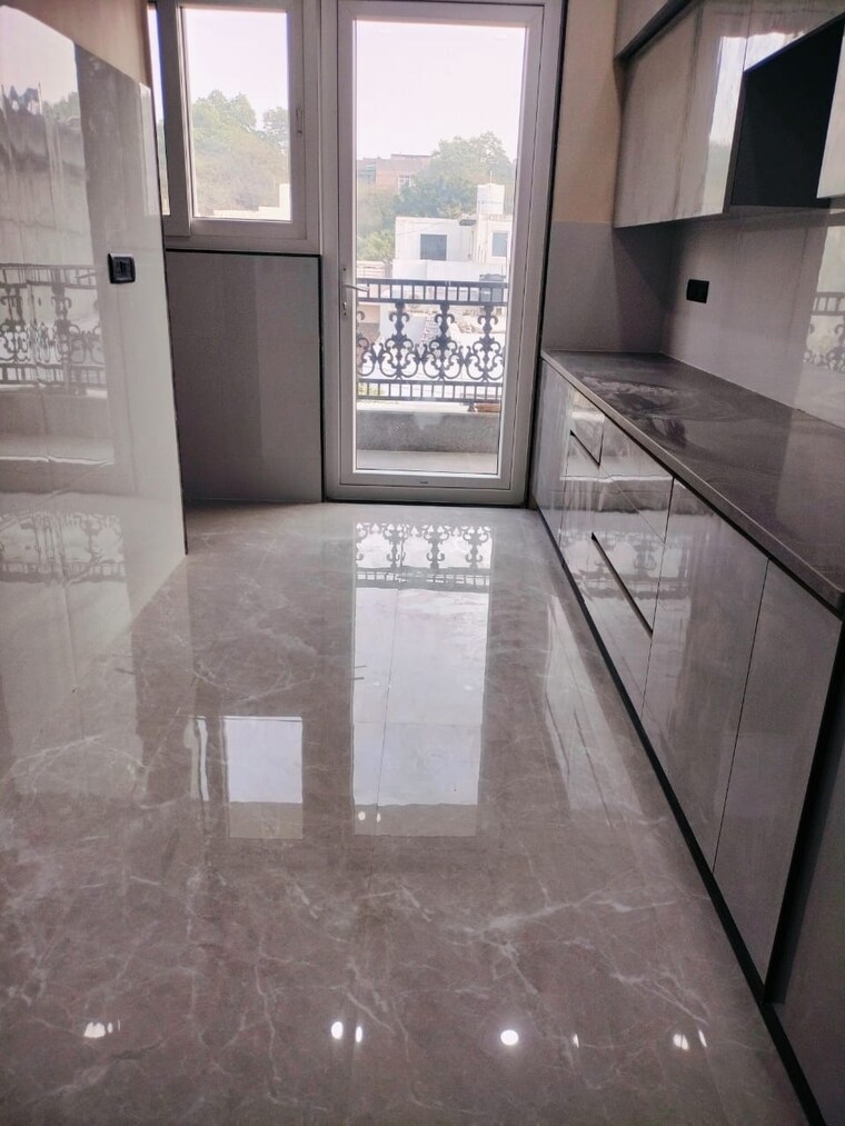 Room, sector 15 3 Bedroom 2000 Sq.Ft. Builder Floor In Sector 15 Gurgaon 9347503