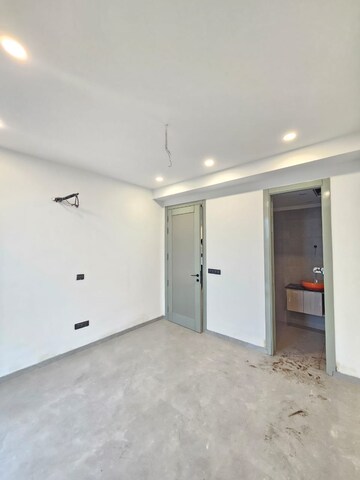 Room in 3 BHK Apartment at DLF Alameda, Sector 73 – for Rent