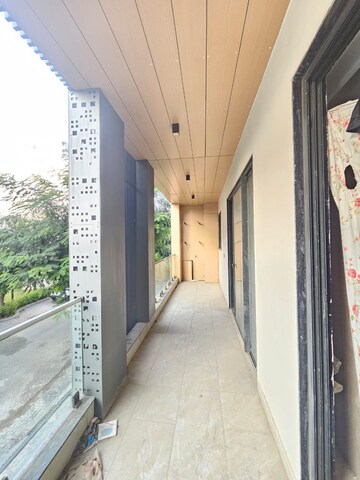 Building Lobby in 3 BHK Apartment at DLF Alameda, Sector 73 – for Rent