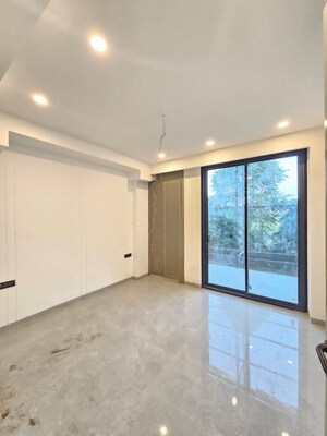 Room in 3 BHK Apartment at DLF Alameda, Sector 73 – for Rent