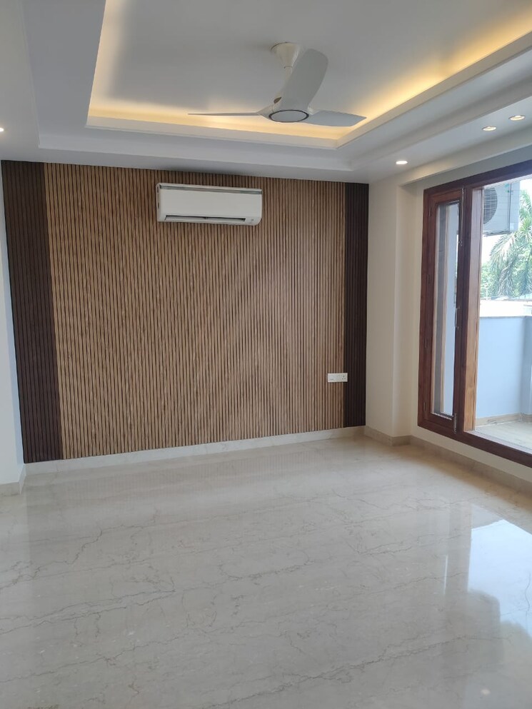 Room, sector 45 3 Bedroom 2300 Sq.Ft. Builder Floor In Sector 45 Gurgaon 9347505