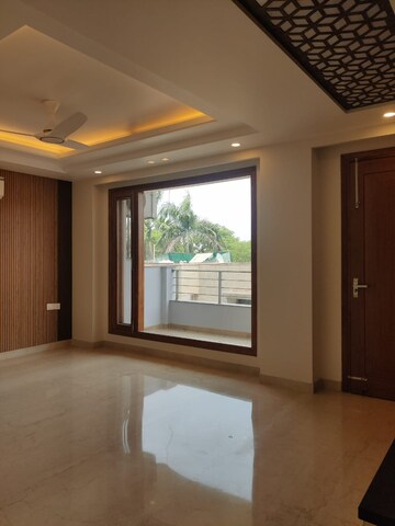 Room in 3 BHK Builder Floor at Sector 45 – for Rent