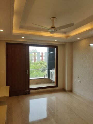 Room in 3 BHK Builder Floor at Sector 45 – for Rent