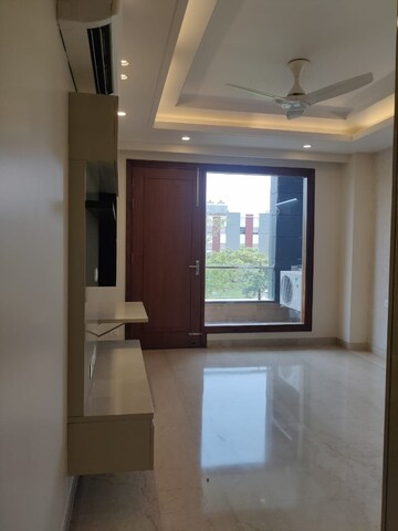 Room in 3 BHK Builder Floor at Sector 45 – for Rent