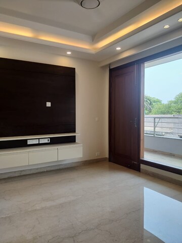 Room in 3 BHK Builder Floor at Sector 45 – for Rent