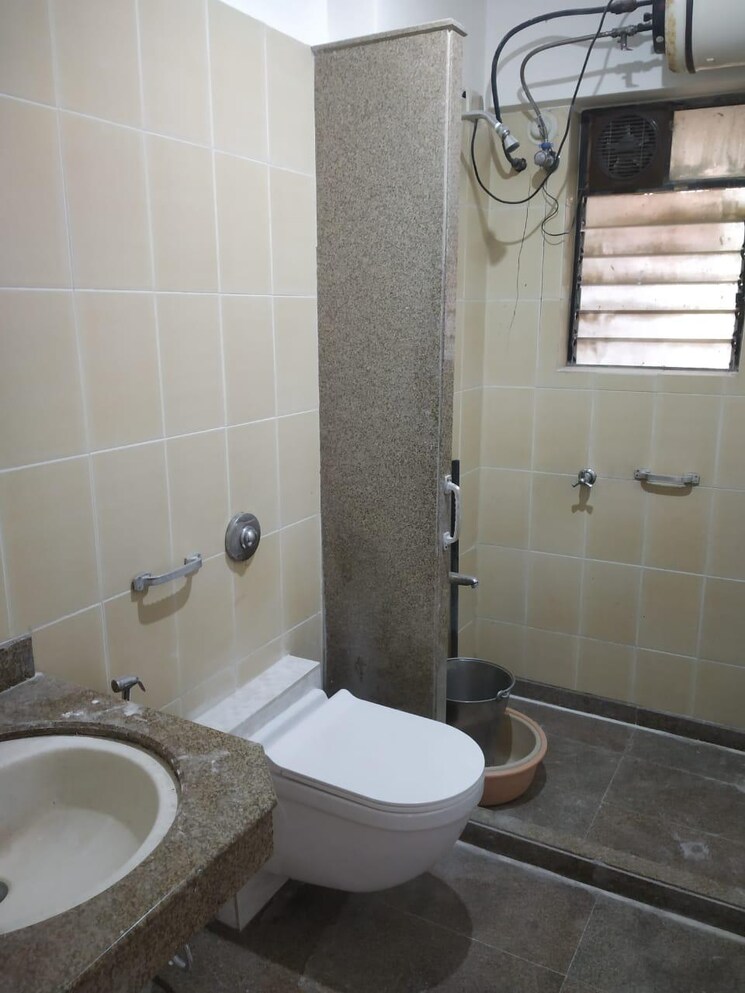 Bathroom, chandak-34-park-estate 3 Bedroom 820 Sq.Ft. Apartment In Goregaon West Mumbai 9347513