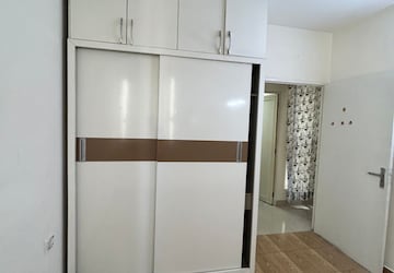 Room in 3 BHK Apartment at Tulip White, Sector 69 – for Rent