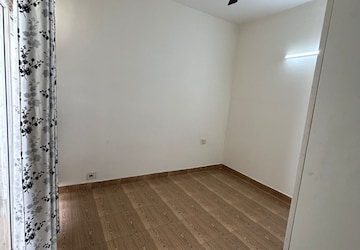 Room in 3 BHK Apartment at Tulip White, Sector 69 – for Rent