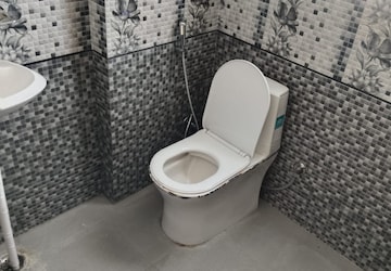 Bathroom in 1 RK Builder Floor at JMD Megapolis, Sector 48 – for Rent