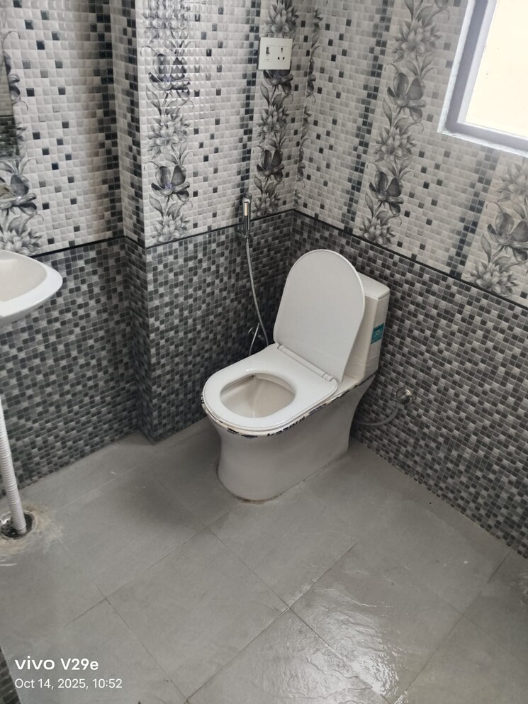 Bathroom, jmd-megapolis 1 RK 350 Sq.Ft. Builder Floor In Sector 48 Gurgaon 9347535