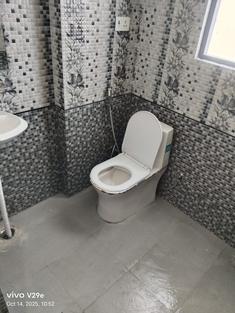 Bathroom, jmd-megapolis 1 RK 350 Sq.Ft. Builder Floor In Sector 48 Gurgaon 9347535