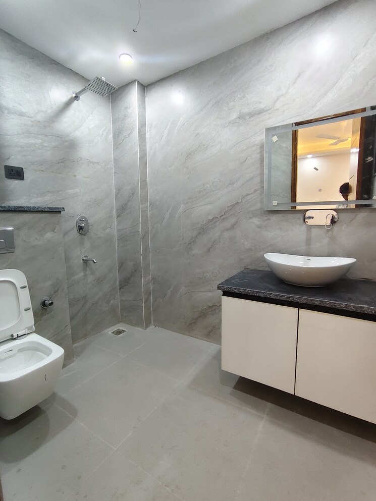 Bathroom, saket 3 Bedroom 2000 Sq.Ft. Builder Floor In Saket Delhi 9347556