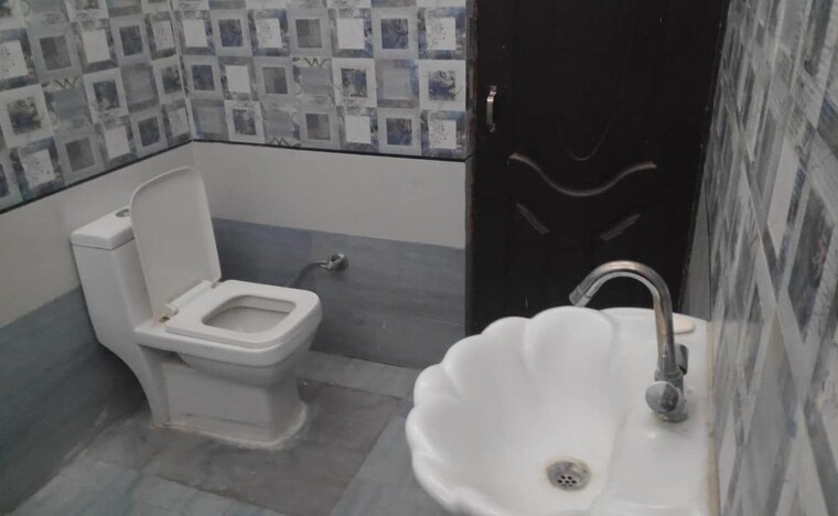 Bathroom, la-prisma 3 Bedroom 1600 Sq.Ft. Apartment In Dhakoli Zirakpur 9347550