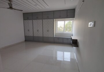 Room in 4 BHK Apartment at SMR Vinay Iconia Hyderabad, Kondapur – for Rent
