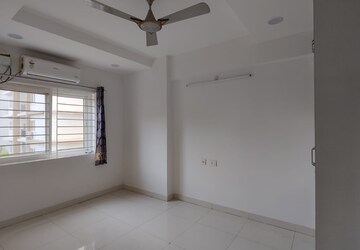 Room in 4 BHK Apartment at SMR Vinay Iconia Hyderabad, Kondapur – for Rent