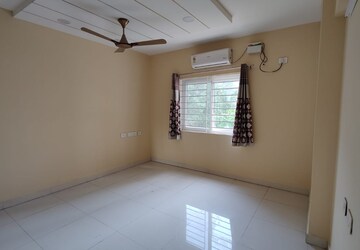 Room in 4 BHK Apartment at SMR Vinay Iconia Hyderabad, Kondapur – for Rent
