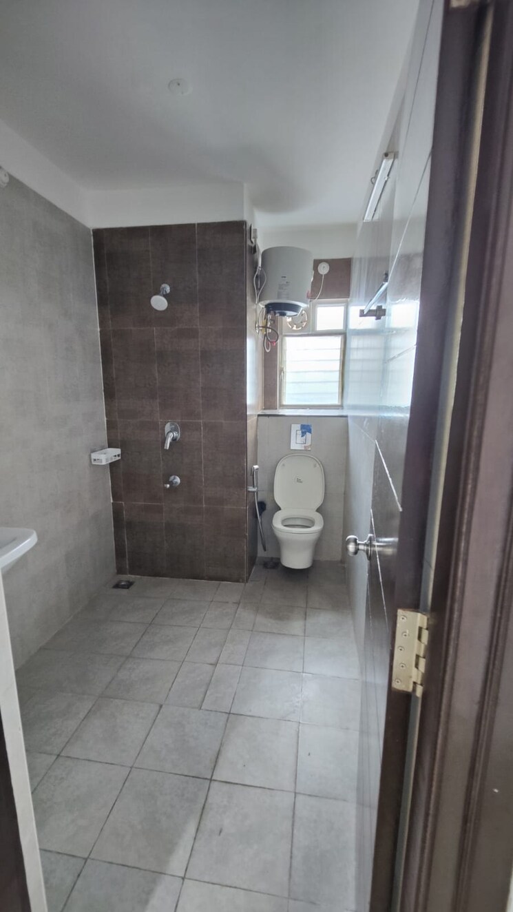 Bathroom, smr-vinay-iconia-hyderabad 4 Bedroom 2925 Sq.Ft. Apartment In Kondapur Hyderabad 9347554
