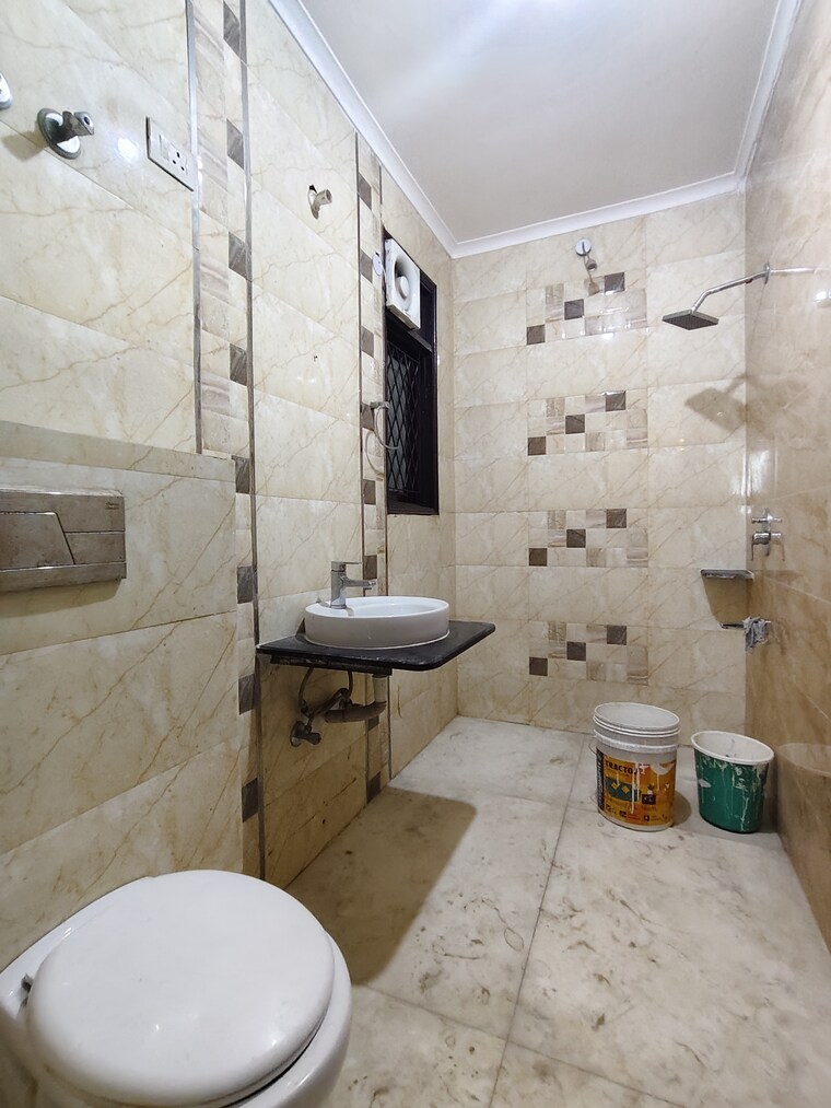Bathroom, saket 3 Bedroom 1500 Sq.Ft. Builder Floor In Saket Delhi 9347569