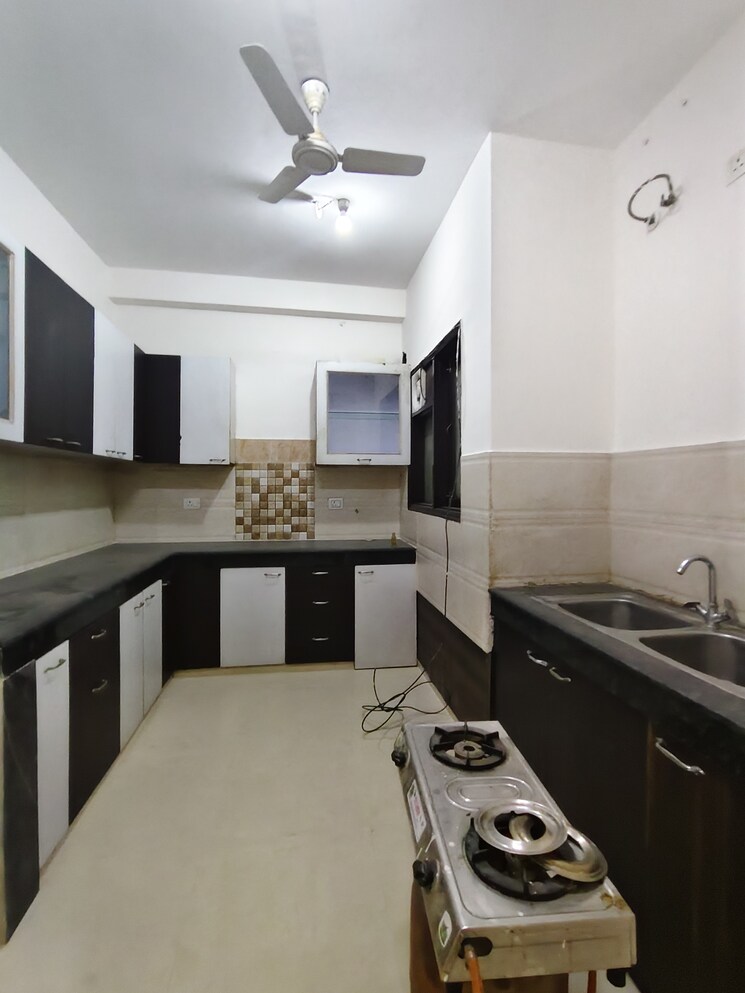 Kitchen, saket 3 Bedroom 1500 Sq.Ft. Builder Floor In Saket Delhi 9347569
