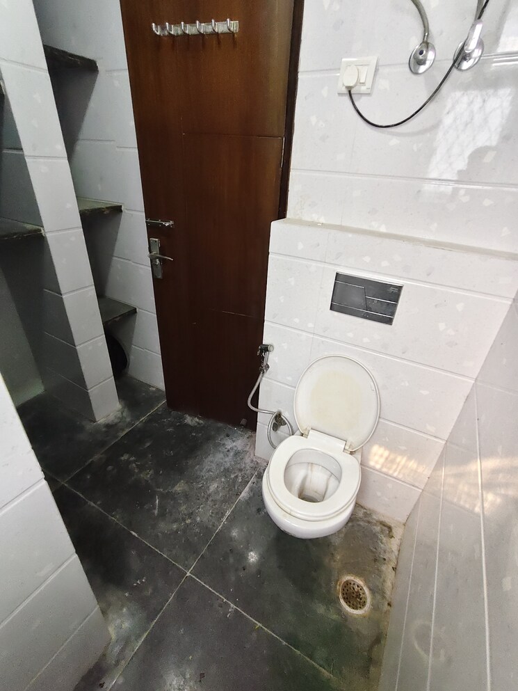 Bathroom, saket 3 Bedroom 1500 Sq.Ft. Builder Floor In Saket Delhi 9347569