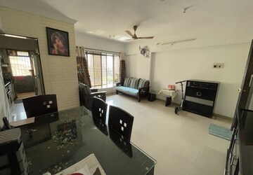 Team Area in 2 BHK Apartment at Satellite Tower, Goregaon East – for Rent