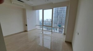 Room in 3 BHK Apartment at Indiabulls Blu, Worli – for Rent