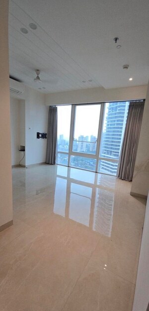Room in 3 BHK Apartment at Indiabulls Blu, Worli – for Rent