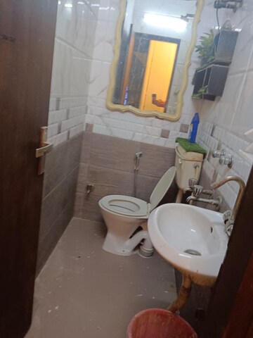 Bathroom in 1 BHK Builder Floor at Lajpat Nagar 4 – for Rent