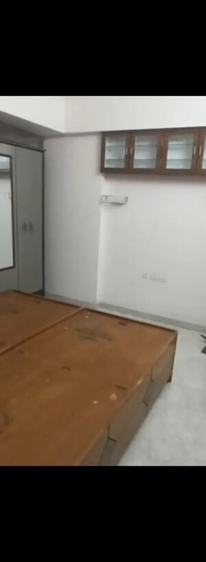 Room in 1 BHK Apartment at Lodha Amara, Kolshet Road – for Rent