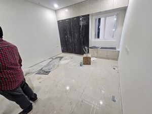 Room in 2 BHK Apartment at Rajapushpa Provincia, Narsingi – for Rent