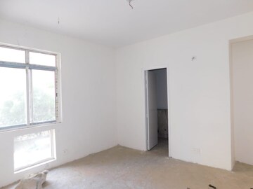 Room in 3.5 BHK Apartment at Gulshan Ikebana, Sector 143 – for Sale