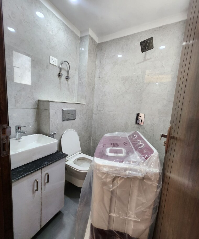 Bathroom, saket 2 Bedroom 1800 Sq.Ft. Builder Floor In Saket Delhi 9347677