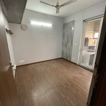 Room in 3 BHK Apartment at BPTP Parkland Pride, Sector 77 – for Rent