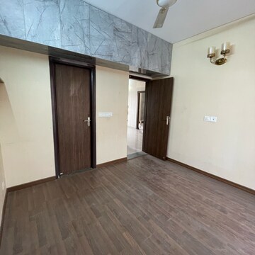 Room in 3 BHK Apartment at BPTP Parkland Pride, Sector 77 – for Rent