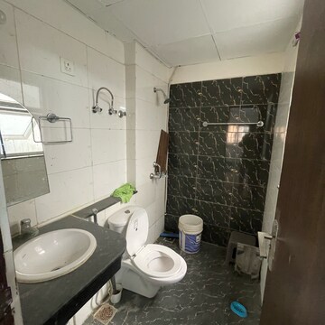 Team Area in 3 BHK Apartment at BPTP Parkland Pride, Sector 77 – for Rent