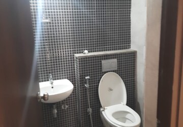 Bathroom in 2.5 BHK Apartment at Dombivli East – for Rent