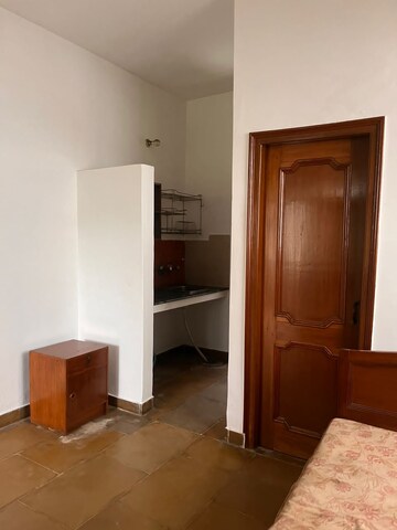 Living Room in 1 RK Independent House at Sector 21 – for Rent