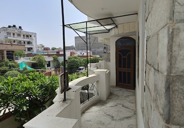 Balcony in 4 BHK Builder Floor at Sector 17 – for Rent